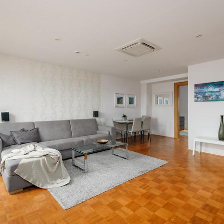 Roy 2 Bdr Apartment With Prague Castle View, Parking & Ac Exteriér fotografie