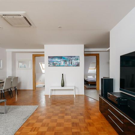 Roy 2 Bdr Apartment With Prague Castle View, Parking & Ac Exteriér fotografie