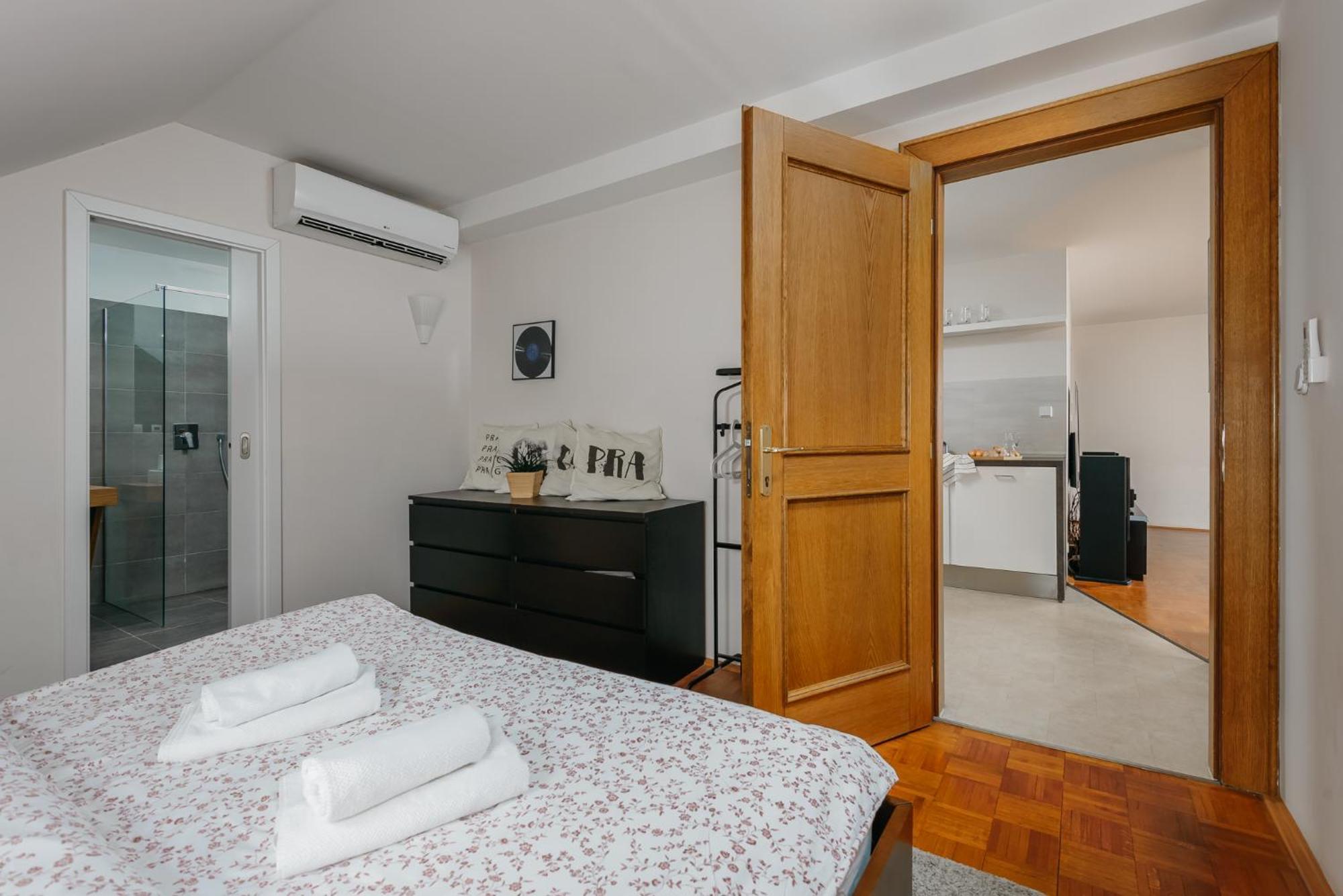 Roy 2 Bdr Apartment With Prague Castle View, Parking & Ac Exteriér fotografie