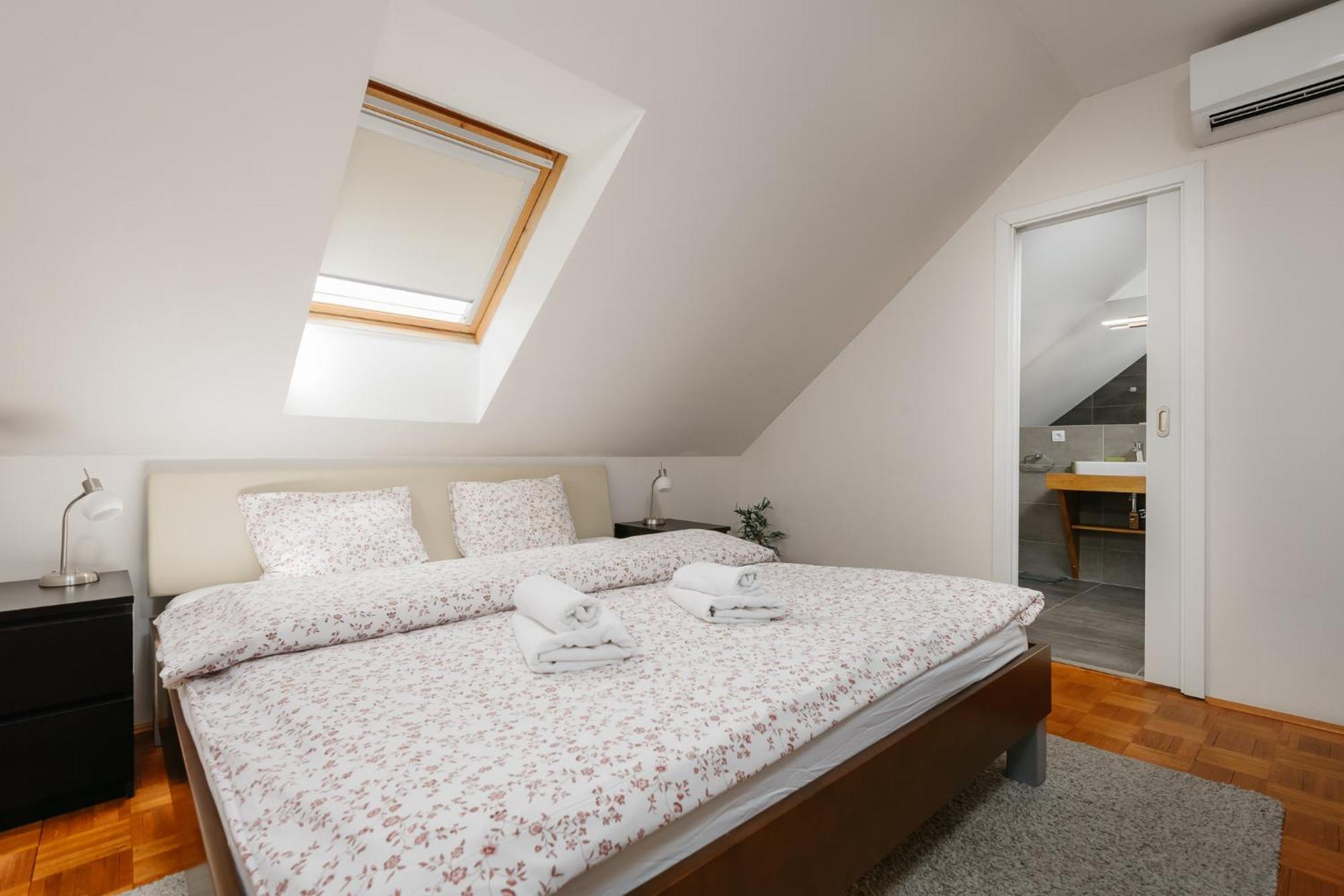 Roy 2 Bdr Apartment With Prague Castle View, Parking & Ac Exteriér fotografie
